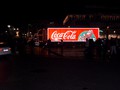 Der beleuchtete Coca-Cola Truck fährt los ...